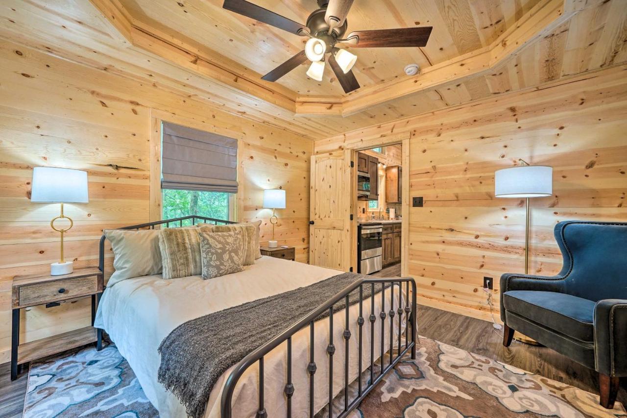 ברוקן בו Stylish Cabin By Beavers Bend Hot Tub And Fire Pit מראה חיצוני תמונה