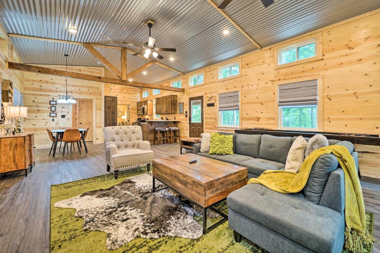 ברוקן בו Stylish Cabin By Beavers Bend Hot Tub And Fire Pit מראה חיצוני תמונה