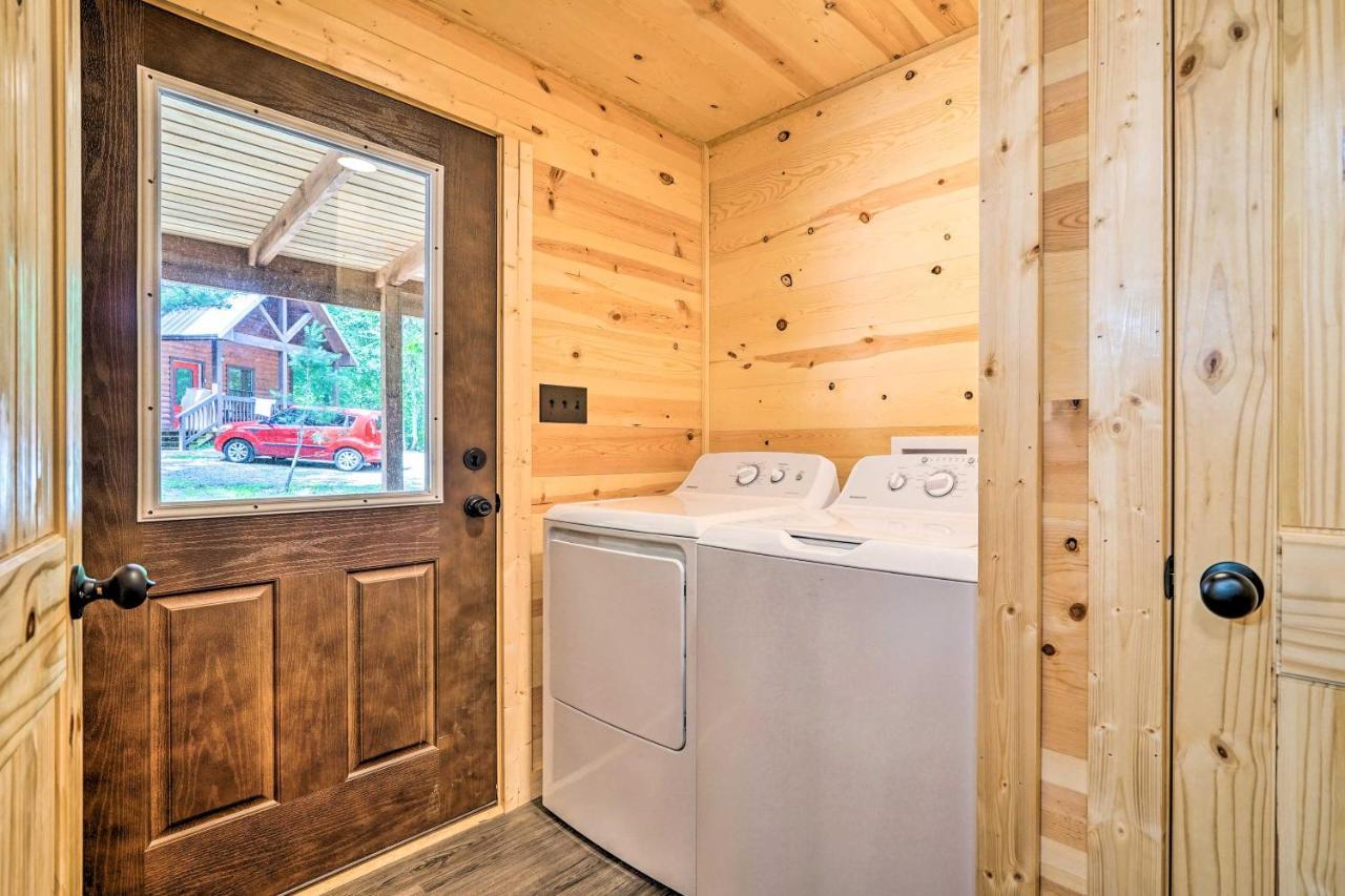 ברוקן בו Stylish Cabin By Beavers Bend Hot Tub And Fire Pit מראה חיצוני תמונה
