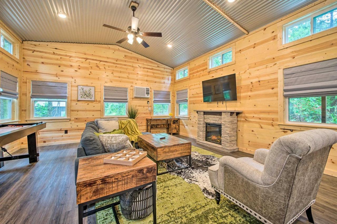 ברוקן בו Stylish Cabin By Beavers Bend Hot Tub And Fire Pit מראה חיצוני תמונה